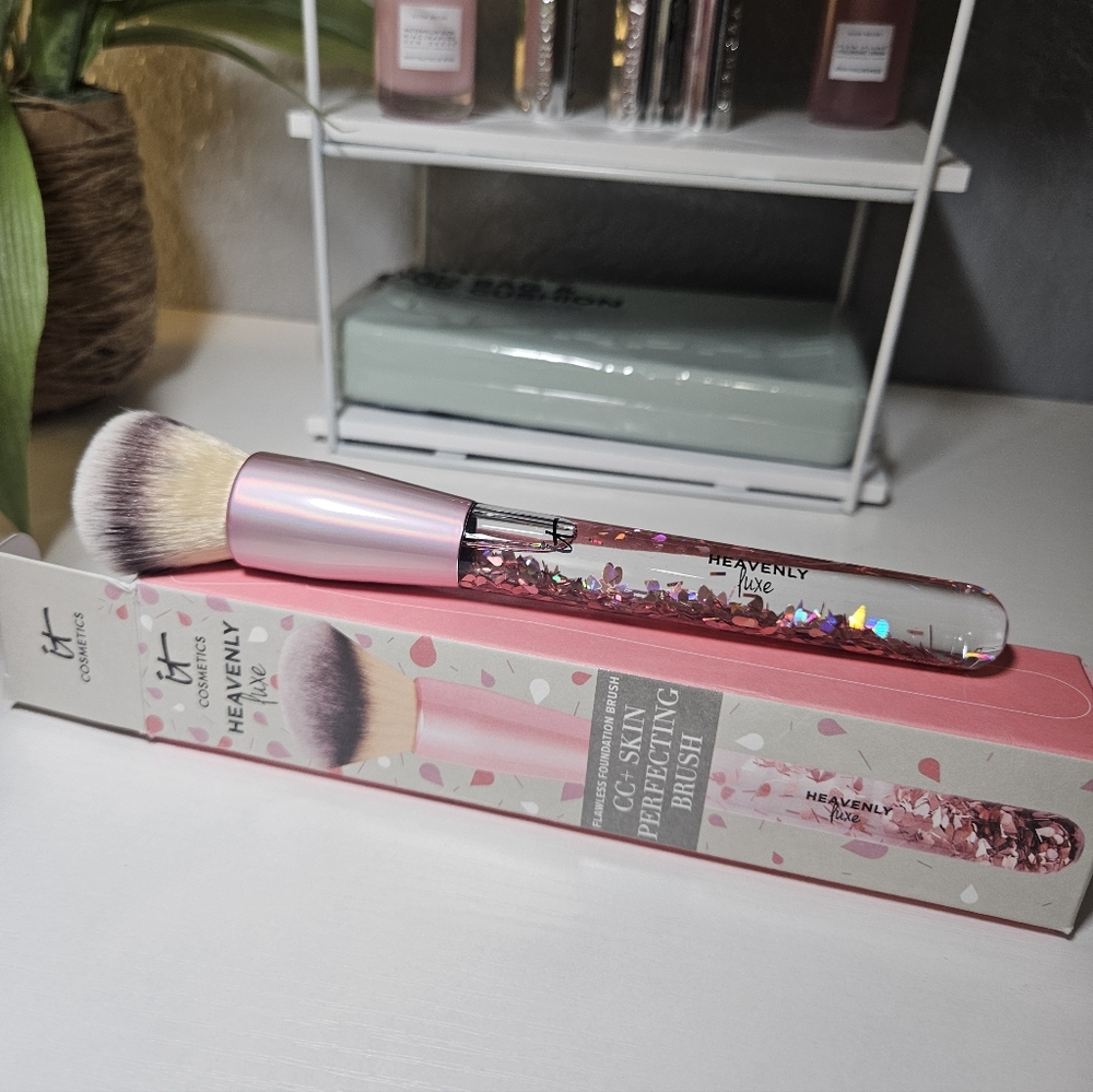 IT Cosmetics Heavenly Luxe Pink Glitter Complexion Brush